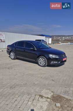 Седан Volkswagen Passat 2012 в Черновцах