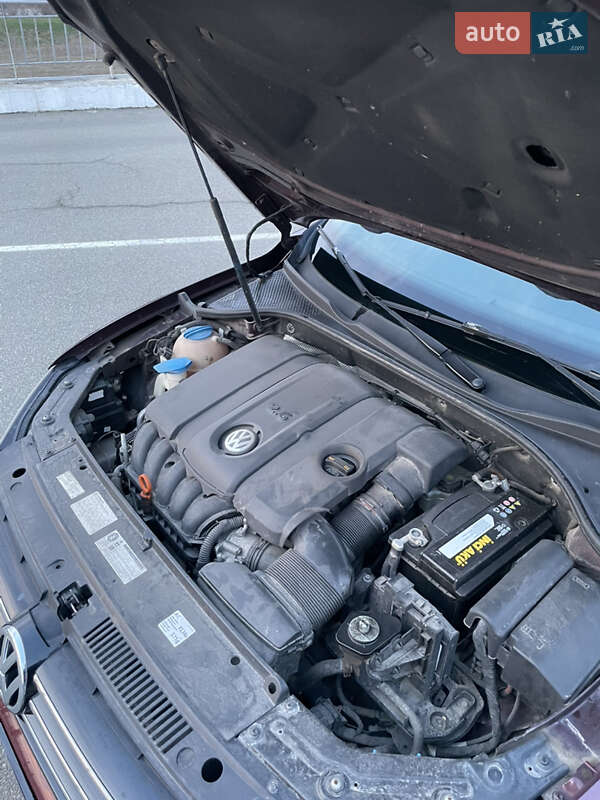 Седан Volkswagen Passat 2013 в Києві