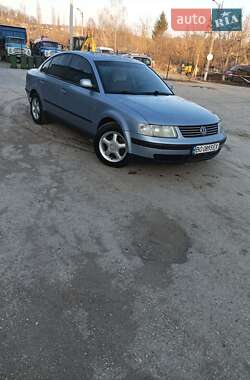 Седан Volkswagen Passat 1999 в 