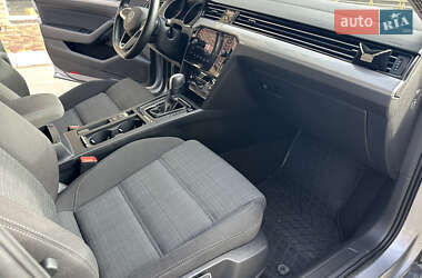Седан Volkswagen Passat 2022 в 