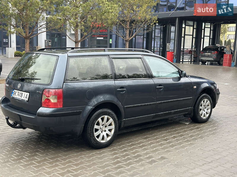 Универсал Volkswagen Passat 2002 в Ровно