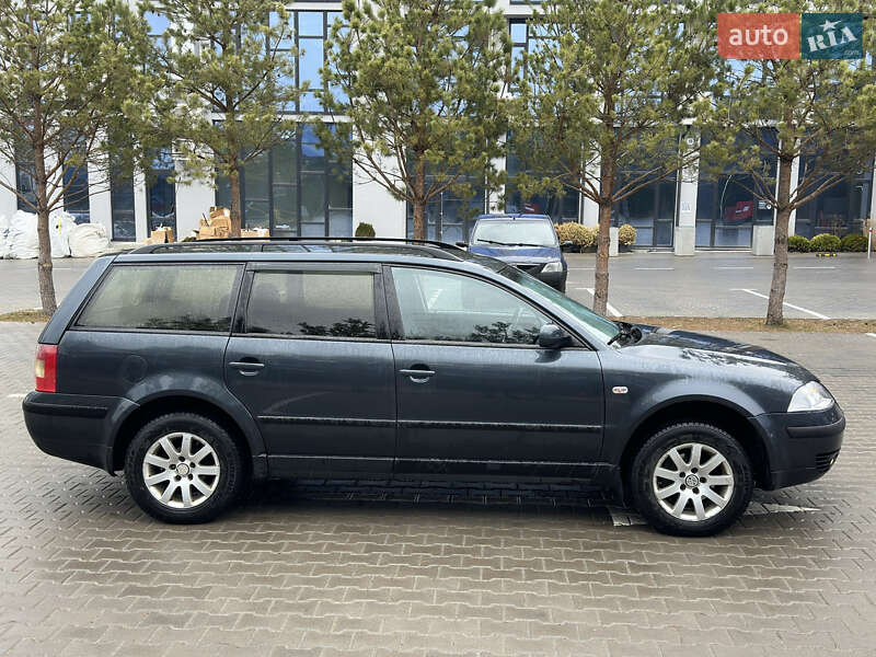 Универсал Volkswagen Passat 2002 в Ровно