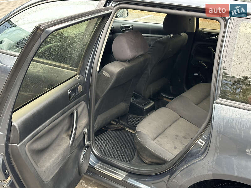 Универсал Volkswagen Passat 2002 в Ровно