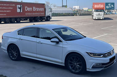 Седан Volkswagen Passat 2017 в 