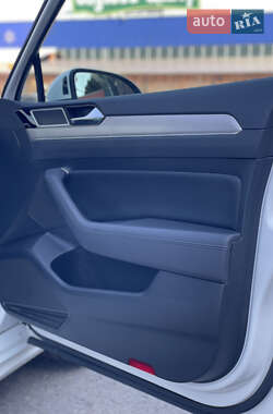 Седан Volkswagen Passat 2017 в 