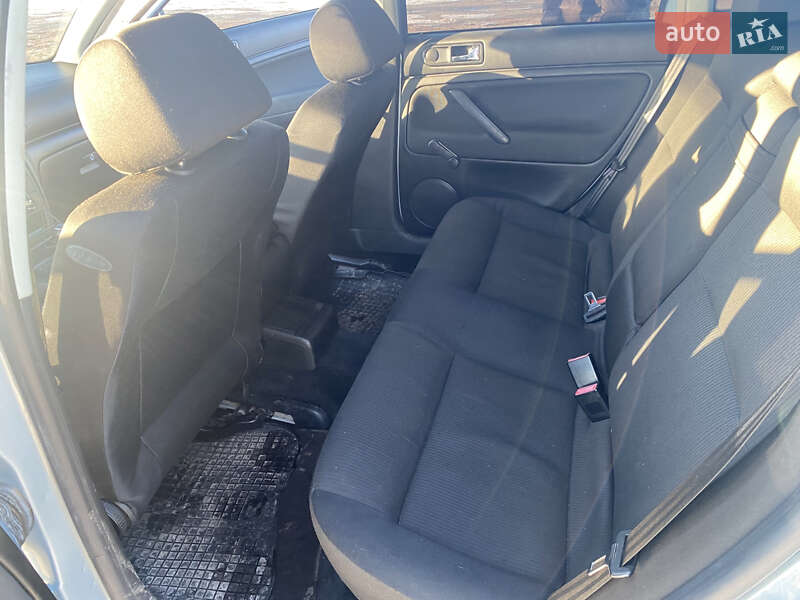 Седан Volkswagen Passat 2002 в Глухове