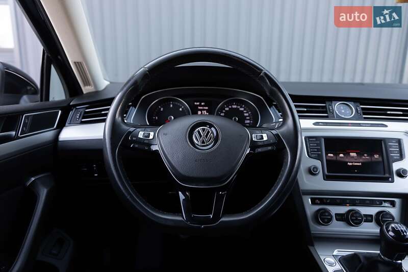 Універсал Volkswagen Passat 2015 в Луцьку
