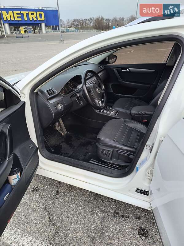 Универсал Volkswagen Passat 2012 в Днепре