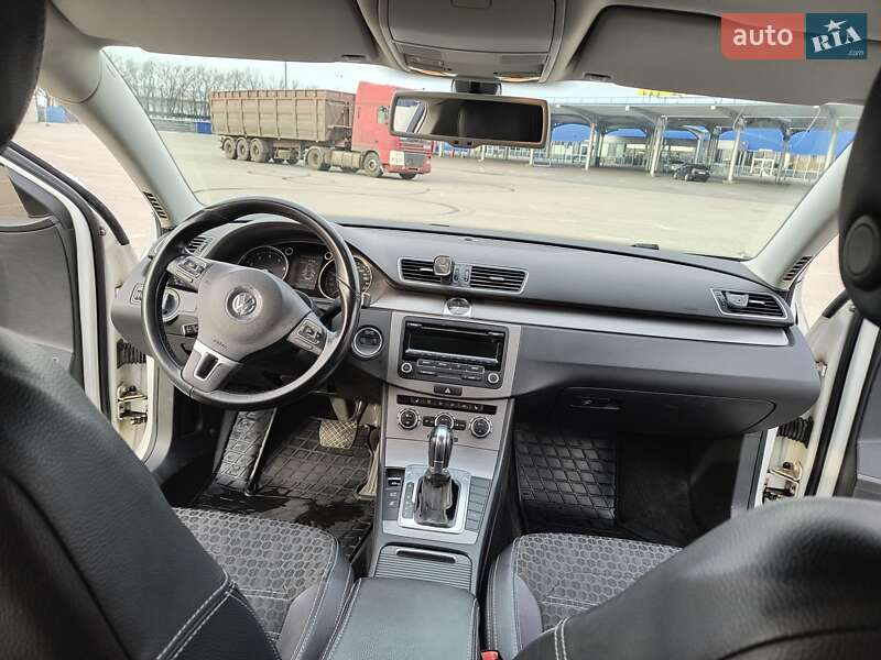Универсал Volkswagen Passat 2012 в Днепре