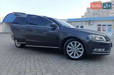 Універсал Volkswagen Passat 2012 в 