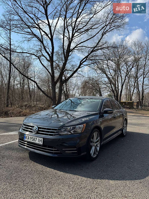 Седан Volkswagen Passat 2016 в Киеве