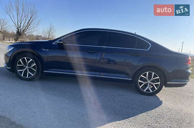 Седан Volkswagen Passat 2016 в Дрогобыче