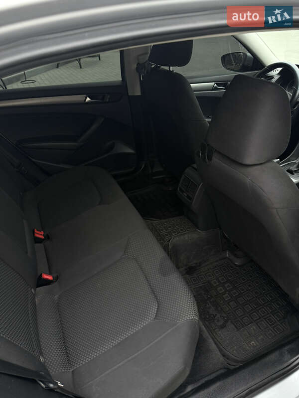 Седан Volkswagen Passat 2013 в Кропивницькому