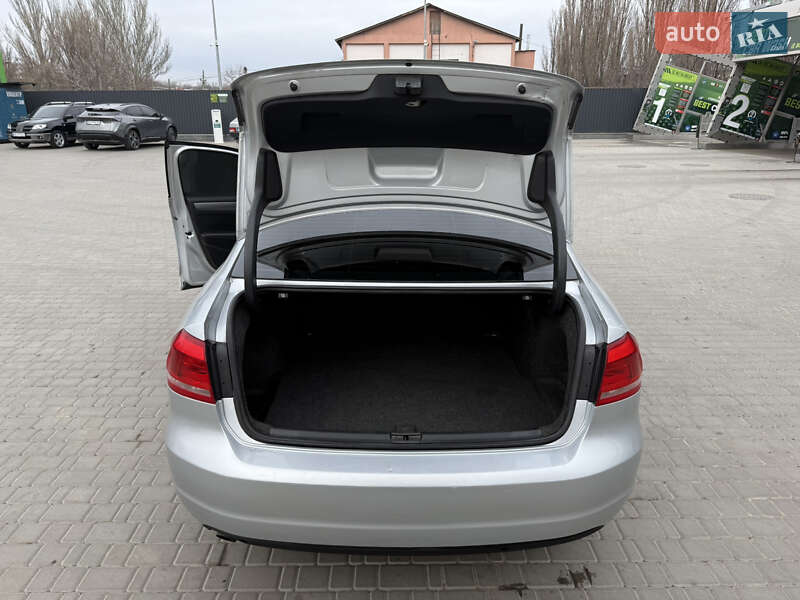 Седан Volkswagen Passat 2013 в Кропивницькому