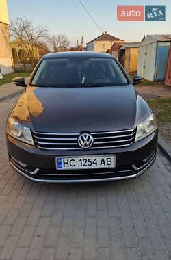 Седан Volkswagen Passat 2013 в Львове