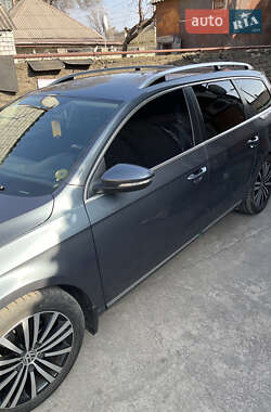 Універсал Volkswagen Passat 2012 в 