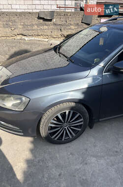 Універсал Volkswagen Passat 2012 в 
