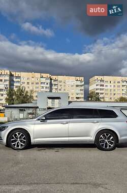 Універсал Volkswagen Passat 2015 в 