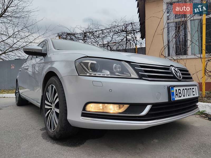 Седан Volkswagen Passat 2011 в Виннице