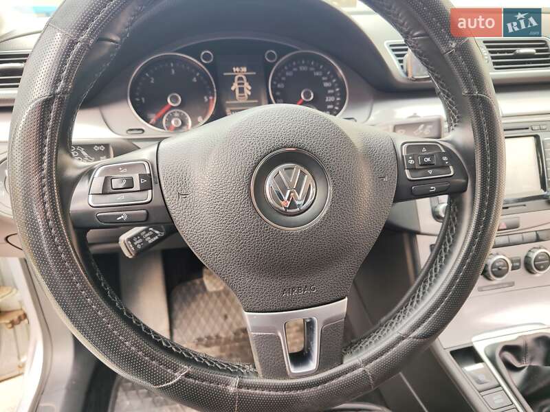 Седан Volkswagen Passat 2011 в Виннице
