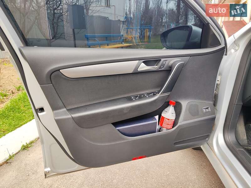 Седан Volkswagen Passat 2011 в Виннице
