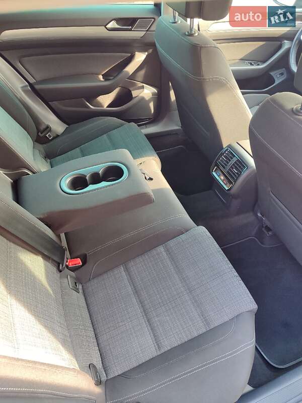 Универсал Volkswagen Passat 2021 в Луцке фото 18 Универсал Volkswagen Passat 2021 в Луцке