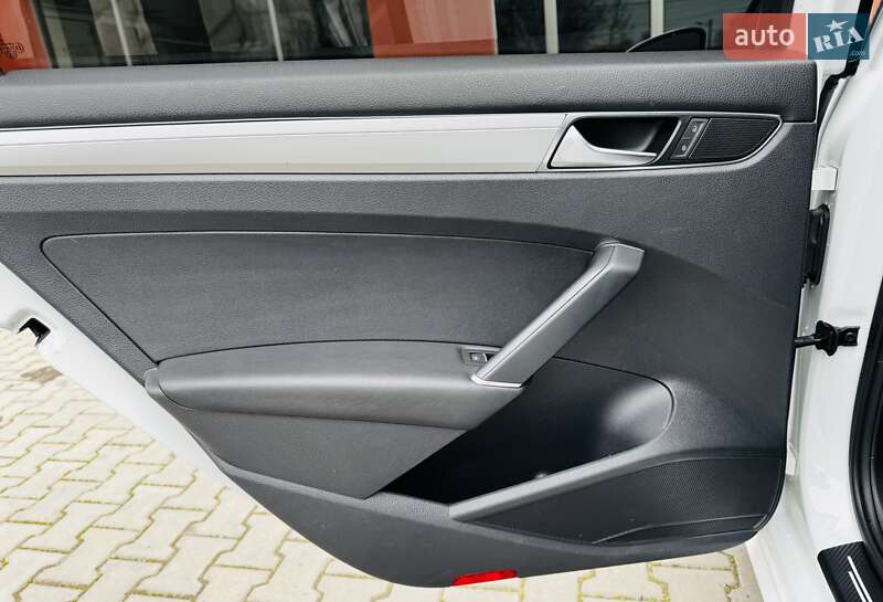 Седан Volkswagen Passat 2016 в Одессе