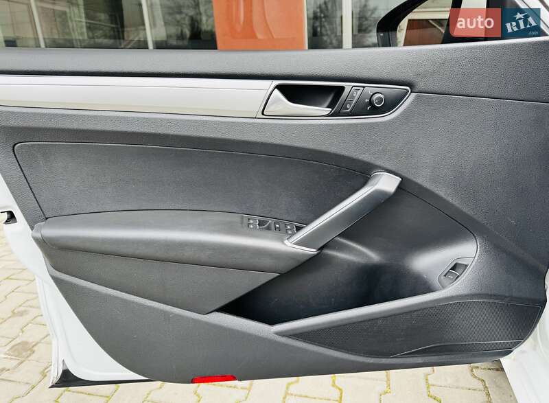 Седан Volkswagen Passat 2016 в Одессе