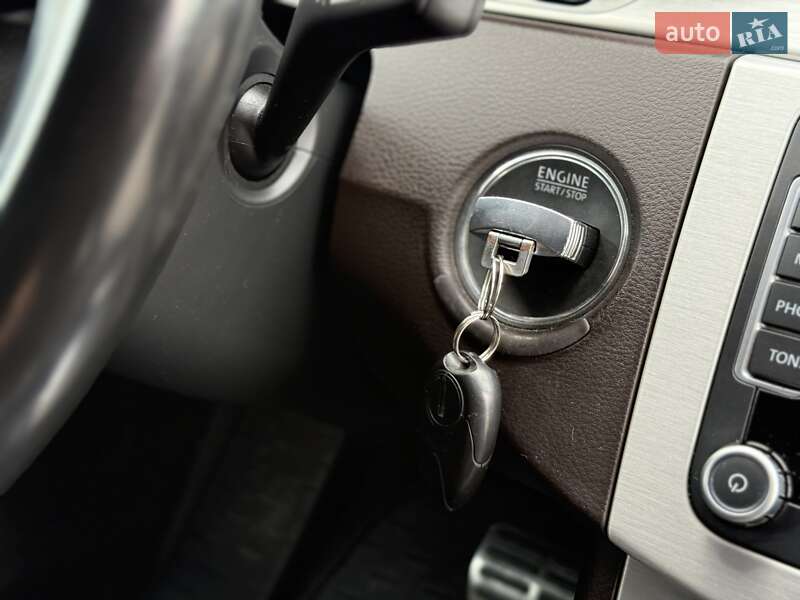 Универсал Volkswagen Passat 2012 в Хусте