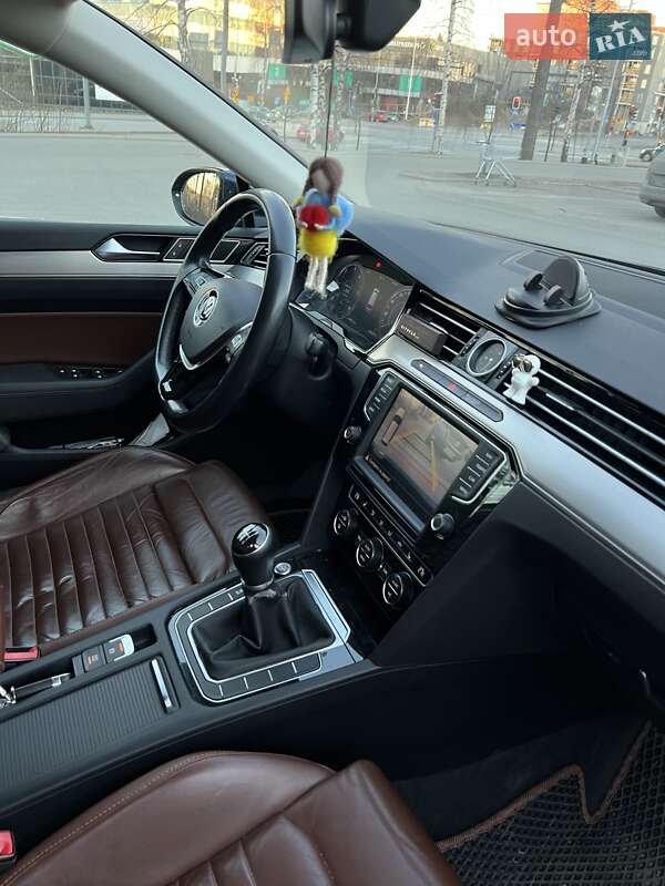 Универсал Volkswagen Passat 2015 в Вараше