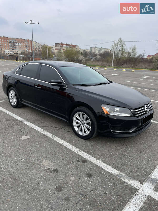 Седан Volkswagen Passat 2012 в Черновцах