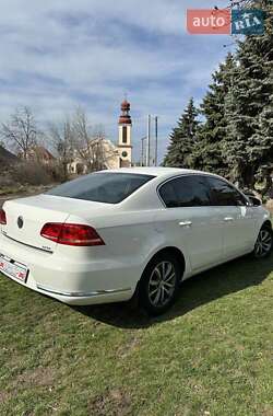 Седан Volkswagen Passat 2012 в Кривом Роге