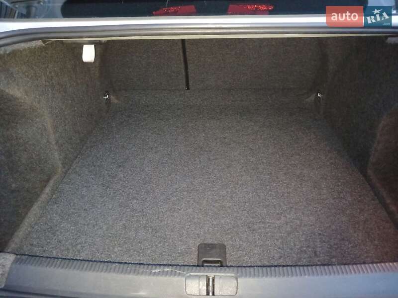 Седан Volkswagen Passat 2005 в Гадяче