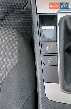 Универсал Volkswagen Passat 2011 в 
