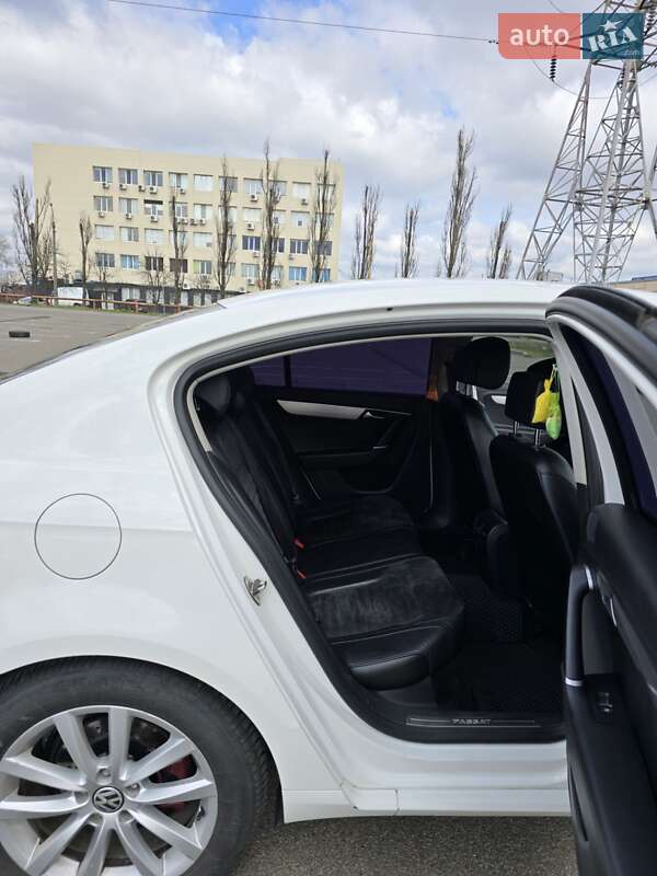 Седан Volkswagen Passat 2014 в Киеве