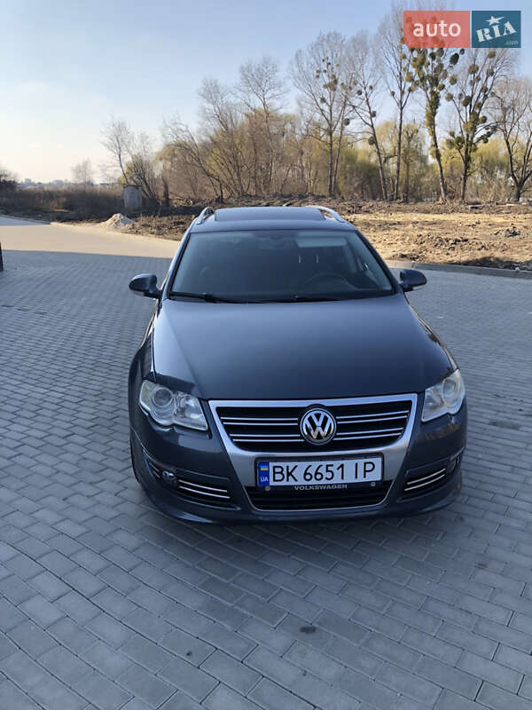 Универсал Volkswagen Passat 2010 в Ровно