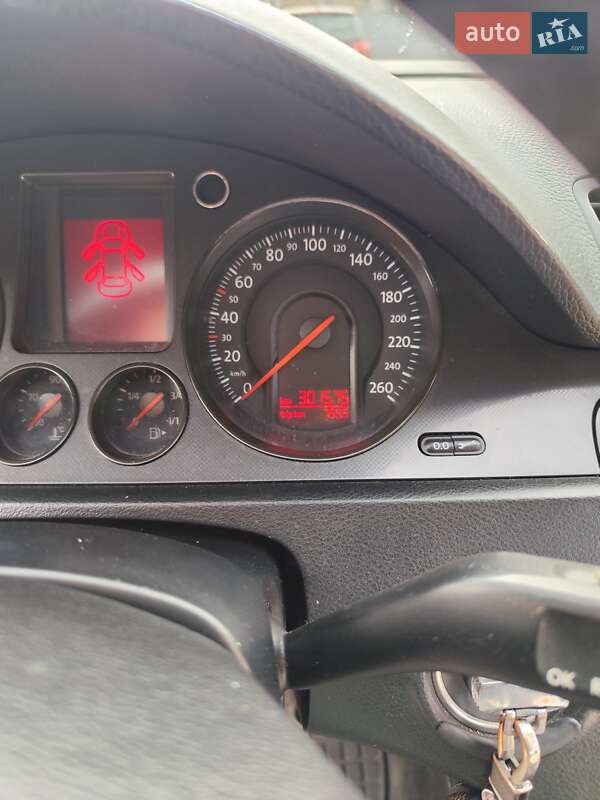 Универсал Volkswagen Passat 2006 в Староконстантинове