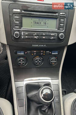 Седан Volkswagen Passat 2005 в 