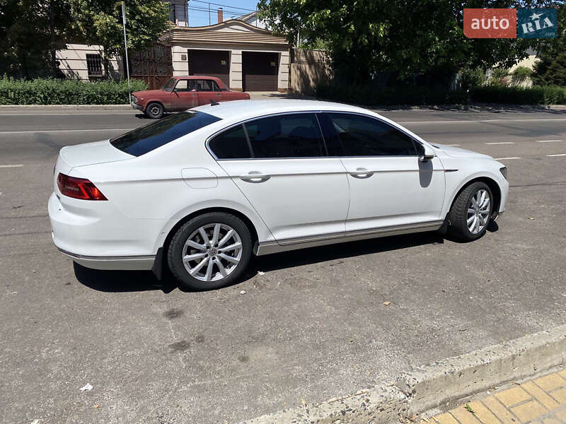 Седан Volkswagen Passat 2015 в Одесі