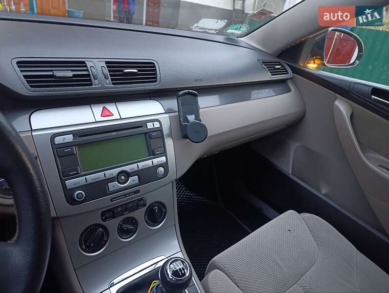 Универсал Volkswagen Passat 2006 в Теофиполе