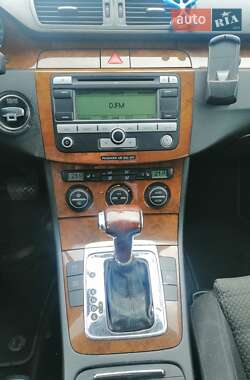 Универсал Volkswagen Passat 2005 в 