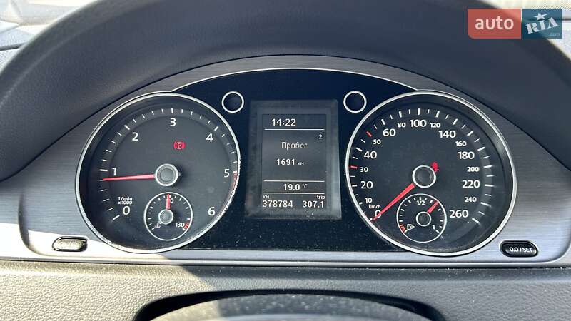 Универсал Volkswagen Passat 2013 в Киеве