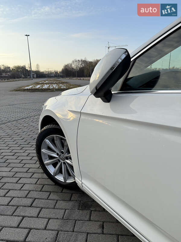 Универсал Volkswagen Passat 2018 в Львове