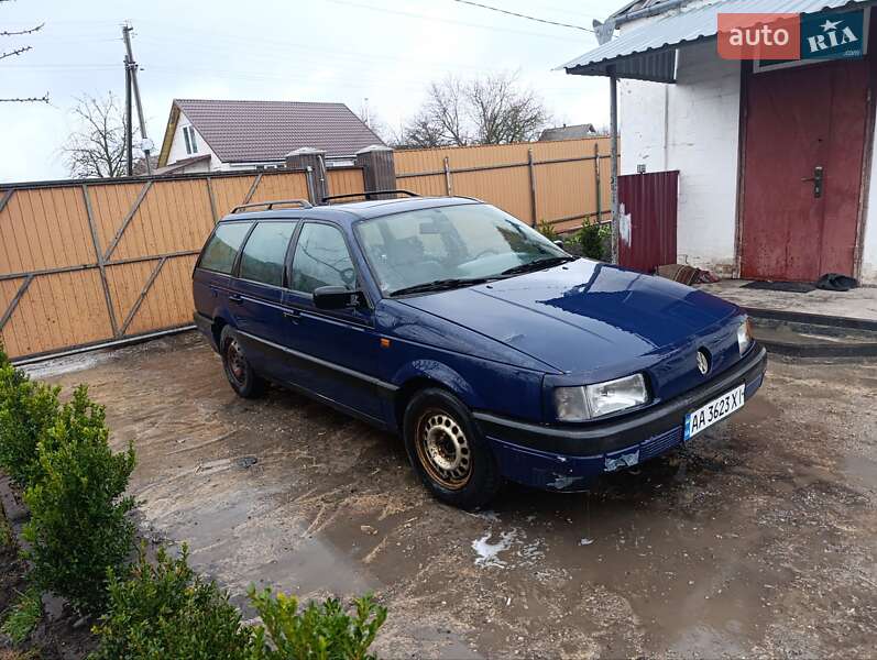 Універсал Volkswagen Passat 1992 в Миронівці