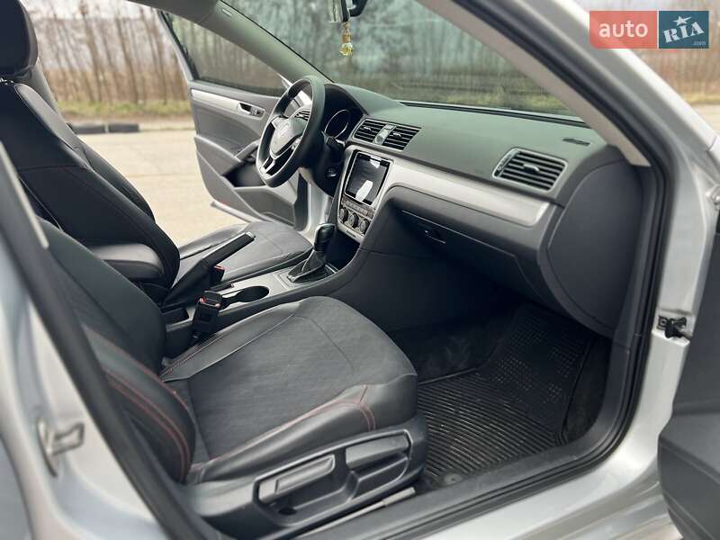 Седан Volkswagen Passat 2016 в Хмельницькому