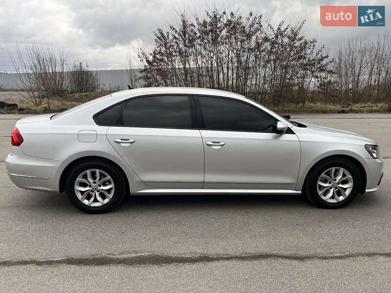 Седан Volkswagen Passat 2016 в Хмельницькому