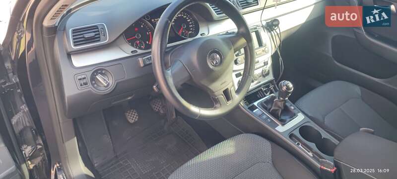 Универсал Volkswagen Passat 2012 в Житомире