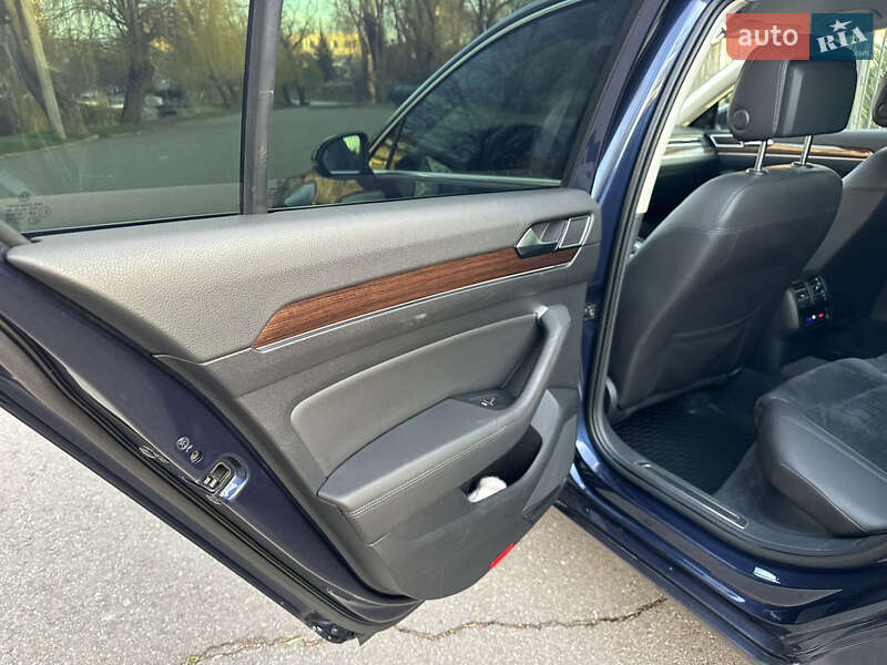 Седан Volkswagen Passat 2017 в Києві