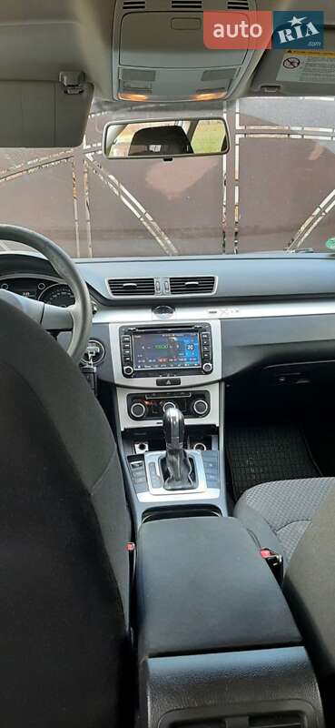 Універсал Volkswagen Passat 2012 в Ужгороді