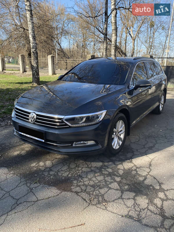 Универсал Volkswagen Passat 2016 в Киеве